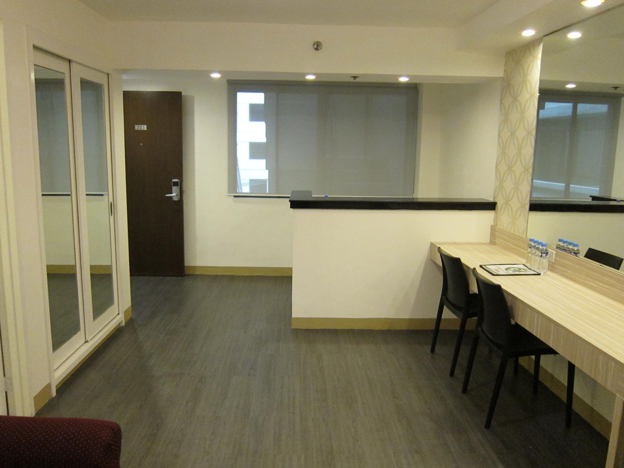 The Charter House Hotel Makati City Bagian luar foto