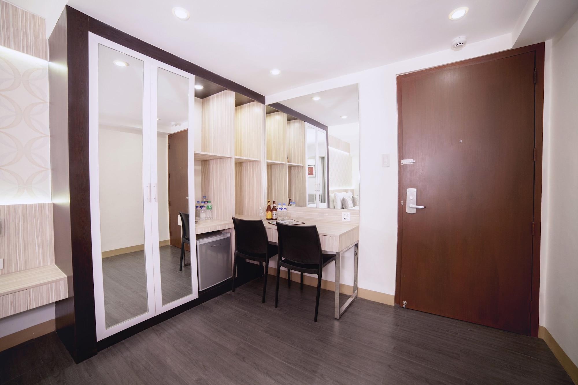 The Charter House Hotel Makati City Bagian luar foto