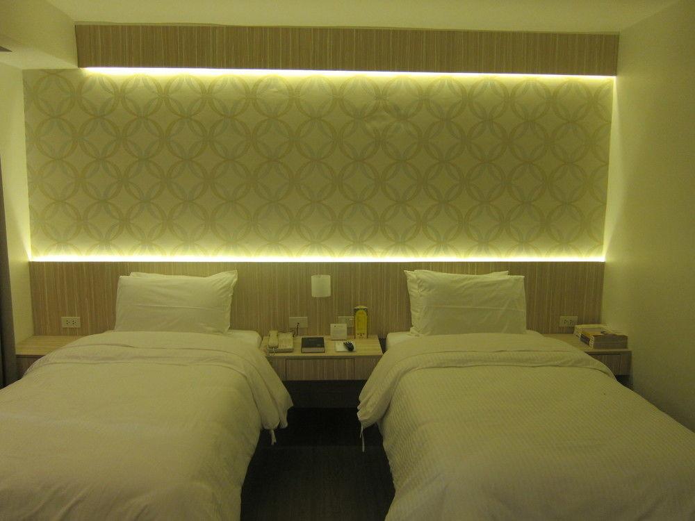 The Charter House Hotel Makati City Bagian luar foto