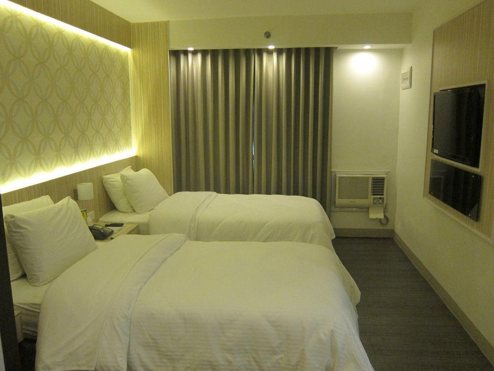 The Charter House Hotel Makati City Bagian luar foto