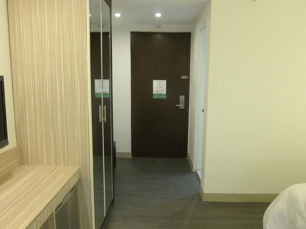The Charter House Hotel Makati City Bagian luar foto