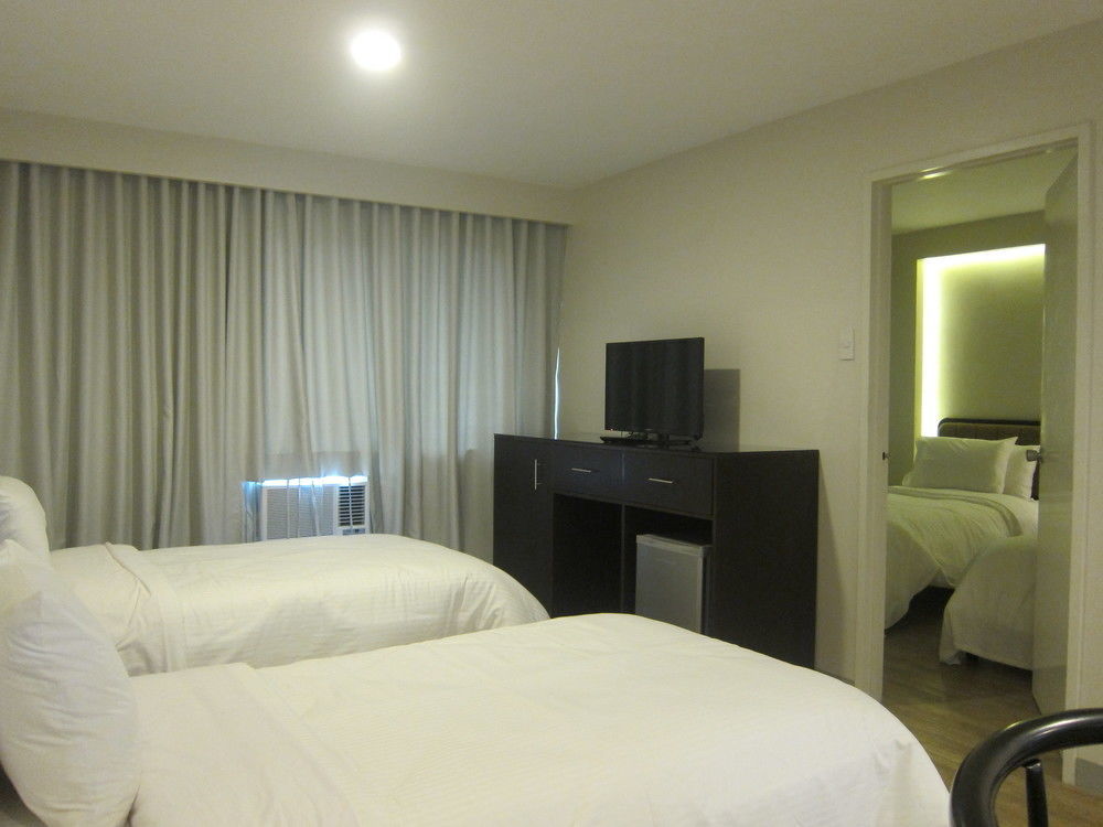 The Charter House Hotel Makati City Bagian luar foto